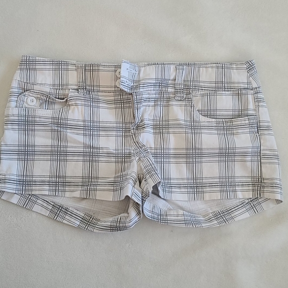 White with gray shorts - Picture 1 of 3